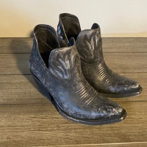 10040393: Ariat Womens Hazel Western Boot. Metallic Silver Top/Distressed Black